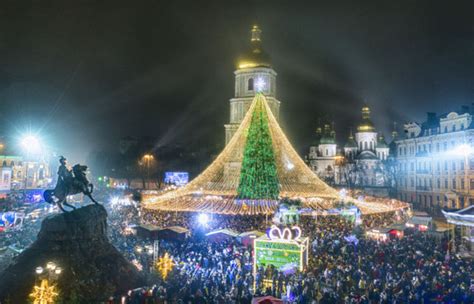 U­k­r­a­y­n­a­­d­a­ ­N­o­e­l­ ­B­a­y­r­a­m­ı­ ­k­u­t­l­a­n­ı­y­o­r­